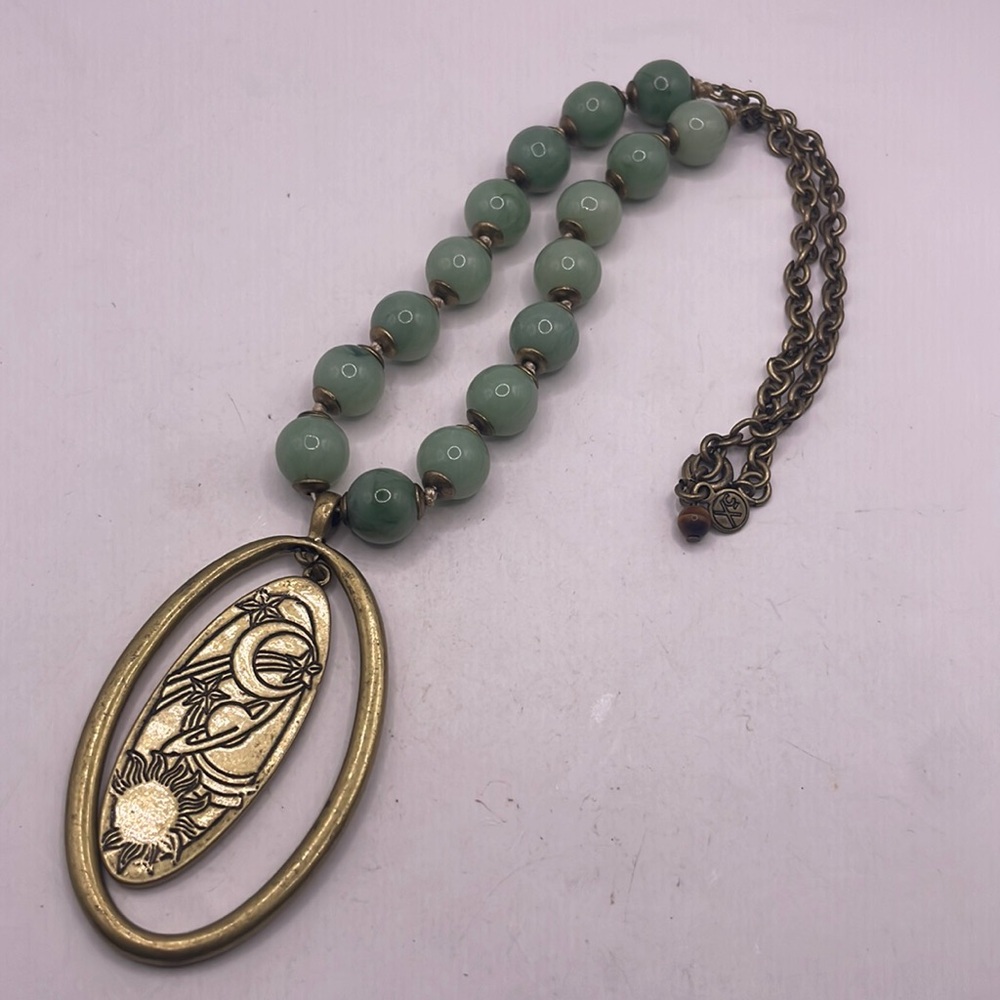 Jade colored beads - brass cosmos medallion pendant hal